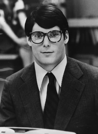 Christopher Reeve, con 24 años, en la piel (y las gafas) de Clark Kent en 'Superman' (1978).