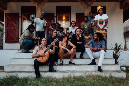 Artistas participantes en el álbum 'Let The Rhyhm: Haiti Song Summit Vol.1'. Imagen cedida por Artists for Peace and Justice (APJ).