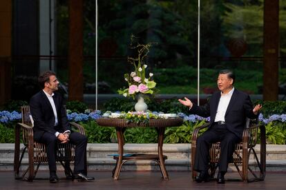 Chinese President Xi Jinping, right, and France's President Emmanuel Macron