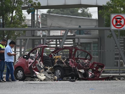 Uno de los coches bomba que explotaron este martes en Guayaquil (Ecuador).