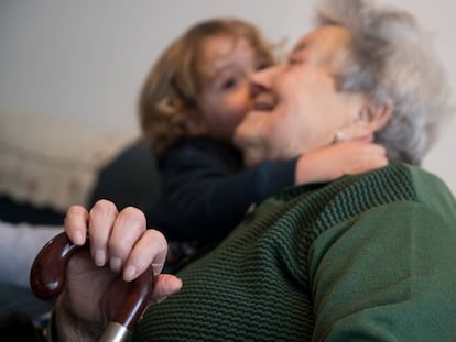 A boy hugs his great-grandmother in the Galician municipality of Ames.