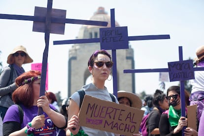 Vista general de la marcha por el día internacional de la mujer en Ciudad de México el 8 de marzo de 2020. Las mujeres protestaron en las principales capitales de la región por los feminicidios, la desigualdad y el derecho al aborto.