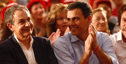 Sánchez junto a Zapatero, en un mitin este viernes.