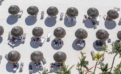 Vista aérea de una playa de Cancún, uno de los principales destinos de México.
