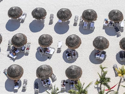 Vista a&eacute;rea de una playa de Canc&uacute;n, uno de los principales destinos de M&eacute;xico.