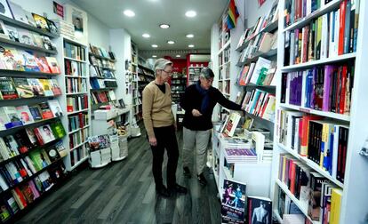 Las propietarias de Berkana en su librería la semana pasada.