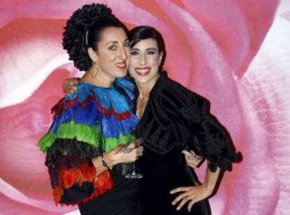 La actriz Rossy de Palma y la coreógrafa Blanca Li, en el Baile de la Rosa celebrado en Montecarlo en 2008.