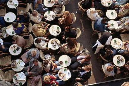 Terraza de La Chaloupe D'Or, una de las cervecerías recomendables en la Grand Place de Bruselas.