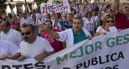 Protesta de trabajadores p&uacute;blicos, en Sevilla en 2012. 