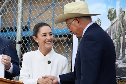 Claudia Sheinbaum y Ken Salazar durante una conferencia de prensa, en Ciudad de México, en 2022.