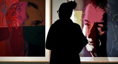 Dos obras de la exposici&oacute;n de Andy Warhol en la Fundaci&oacute;n Bancaja.