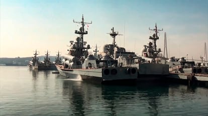 Barcos de la flota rusa del Pacífico se preparaban el viernes para participar en maniobras militares cerca del puerto ruso de Vladivostok.