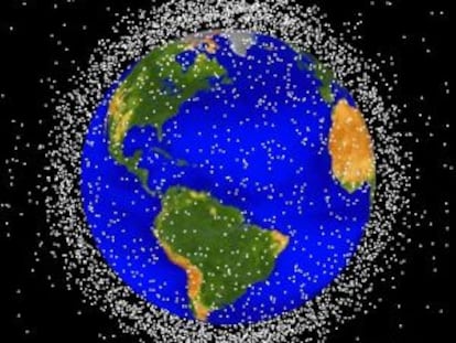 Simulaci&oacute;n generada por ordenador de la nube de basura espacial alrededor de la Tierra en &oacute;rbita baja.
 