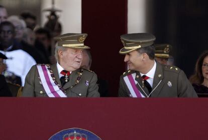 El Rey Juan Carlos y el Príncipe de Asturias, en el Monasterio de San Lorenzo de El Escorial, el 3 de junio de 2014.