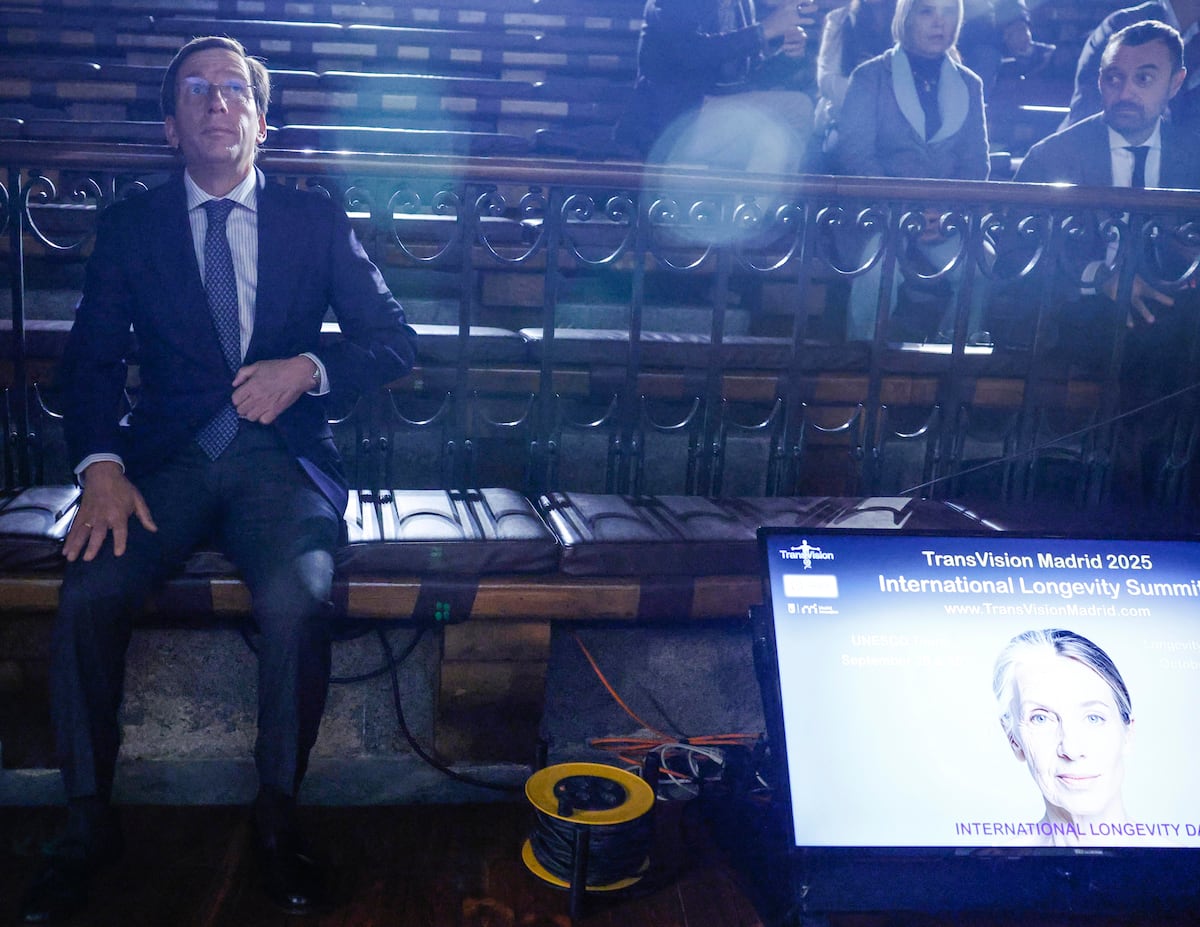 El laberinto en el que se ha metido Almeida: pasos que debe seguir para no aprobar el texto sobre el aborto que votó