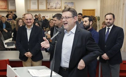 El secretario general del PSPV, Ximo Puig, durante la inauguración de la oficina del candidato.