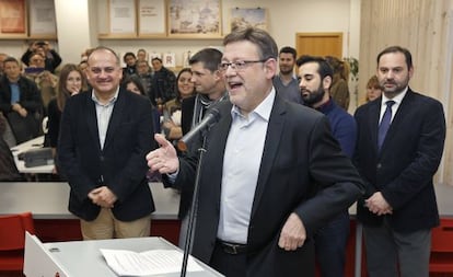 El secretario general del PSPV, Ximo Puig, durante la inauguraci&oacute;n de la oficina del candidato.