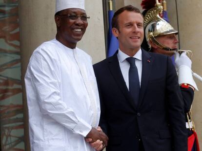 El presidente francés, Emmanuel Macron, recibe en París a su homólogo chadiano, Idriss Déby, el pasado 29 de mayo.