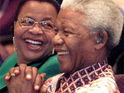 Mandela, sus mujeres y la política