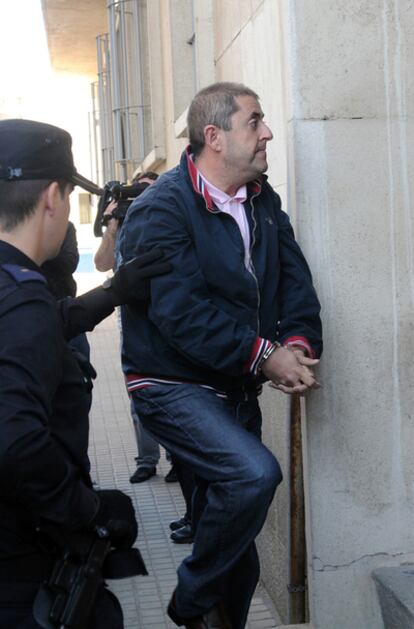 José Manuel Garrido, tras ser detenido en Huelva por ofrecer trabajo falso a albañiles en Dubai.