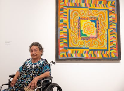 Magdalena Suarez Frimkess, de 95 años, en su exposición 'The Finest Regard' en Los Ángeles, en agosto de 2024.