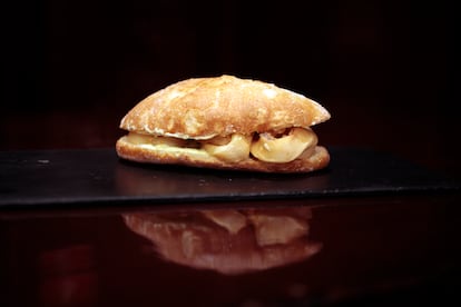 Bocatín de calamares con alioli de Casa Alberto.