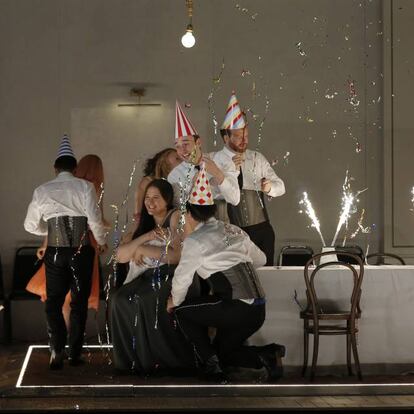 La soprano Lise Davidsen como Ariadna, por fin sonriente en la escena final de 'Ariadna en Naxos'.