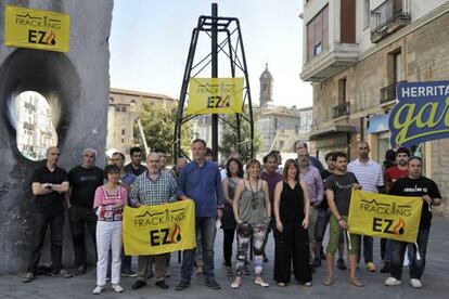 Acto de EH Bildu en Vitoria en contra del uso del 'fracking'.