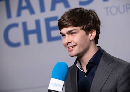 Jordan Van Foreest atiende a la prensa minutos después de su triunfo
