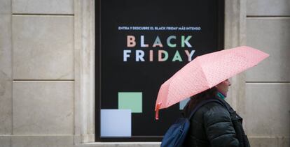 Cartel publicitario del Black Friday en Sevilla, a 26 de noviembre de 2019.