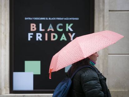 Cartel publicitario del Black Friday en Sevilla, a 26 de noviembre de 2019.