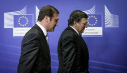 El primer ministro luso, Passos Coelho (izda), y el presidente de la Comisión Europea, Jose Manuel Durao Barroso. EFE/Archivo