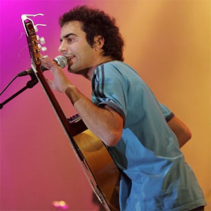Marcos del Ojo, <i>El Canijo,</i> miembro de Los Delinqüentes, durante su actuación en Actual 2006.