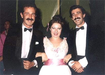 Julio Galán (izquierda), Mariella Devia (soprano) y Emilio Sagi, director de escena de <i>Don Pasquale,</i> en Oviedo.