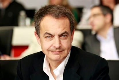 El presidente del Gobierno, José Luis Rodríguez Zapatero, durante la reunión del comité federal del PSOE en el que ha anunciado que no se presentará a la reelección en 2012.
