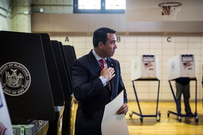 El candidato republicano por Nueva York, Michael Grimm tras emitir su voto en una mesa electoral de Staten Island, Nueva York.