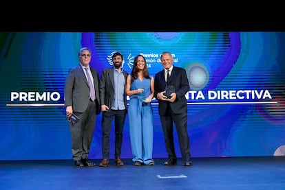 Miguel López Quesada, presidente de Dircom, junto a Kiko Llaneras, Marta García Aller y Pedro Piqueras. Fuente: DIRCOM