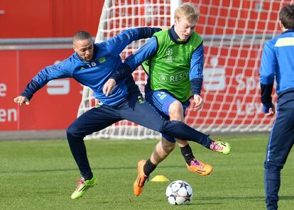 Sidney Sam y Julian Brandt durante el entrenamiento. 