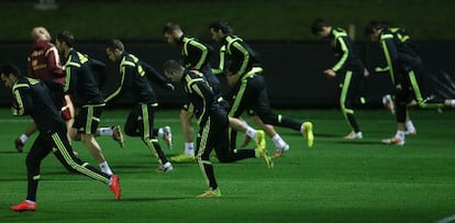 A equipe que foi titular contra o Chile treina em Curitiba.