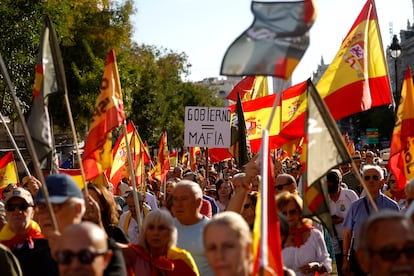La manifestación contra Pedro Sánchez en Madrid, en imágenes
