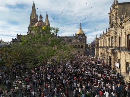 Colectivos de madres buscadoras y familiares de personas desaparecidas organizaron esta tarde una protesta a las puertas del Palacio de Gobierno de Jalisco.