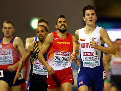 Momento de la lesión de Saúl Ordóñez, junto a Jakob Ingebrigtsen, en la serie de 1.500m.