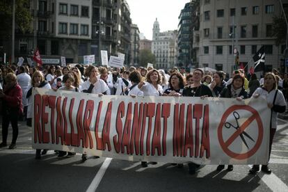 Médicos de familia protestan en las puertas del Institut Català de la Salut (ICS), el 29 de noviembre de 2018, en Barcelona.