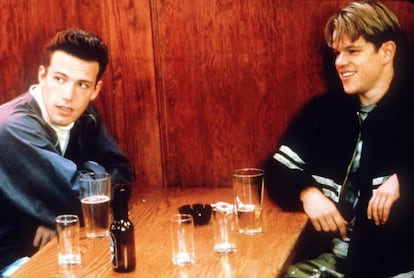 Ben Affleck y Matt Damon se conocieron siendo unos niños de 8 y 10 años, respectivamente, en el colegio de Cambridge Rindge (Boston). Compartieron cartel en sus primeras películas, y su trabajo como protagonistas así como guionistas de 'El indomable Will Hunting' les lanzó a la fama y les hizo ganadores de su primer Oscar en la categoría de mejor guion original.