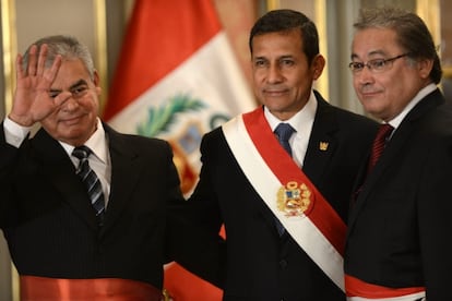 El presidente de Per&uacute; junto al primer ministro C&eacute;sar Villanueva y Walter Alb&aacute;n. 