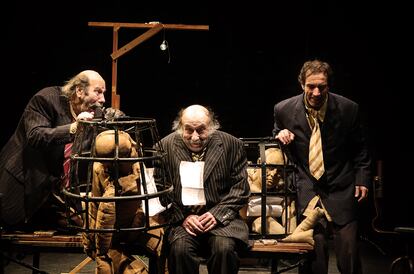 Una escena de 'La batalla de los ausentes' en el Festival de Teatro de Olite.