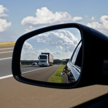 Lo llevas haciendo mal toda la vida: así dicen los expertos que se deben colocar los retrovisores