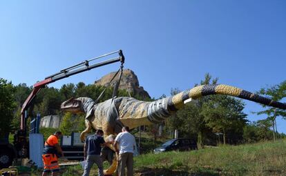 Réplica de dinosaurio colocada en Morella.