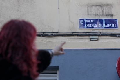 Placa de la calle del Crucero Baleares, en Madrid. 