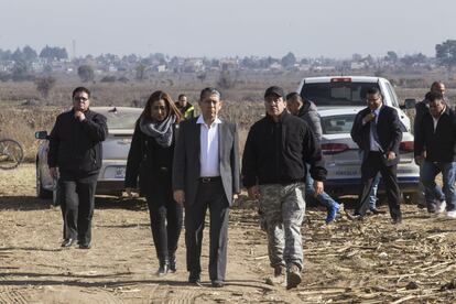 El Fiscal General de Puebla, Gilberto Higuera, llegó esta mañana al lugar donde sucedió el accidente.